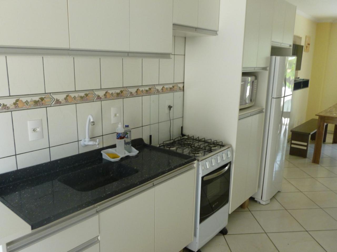Apartamento 12 - Bombinhas - 200 Metros Da Praia 外观 照片